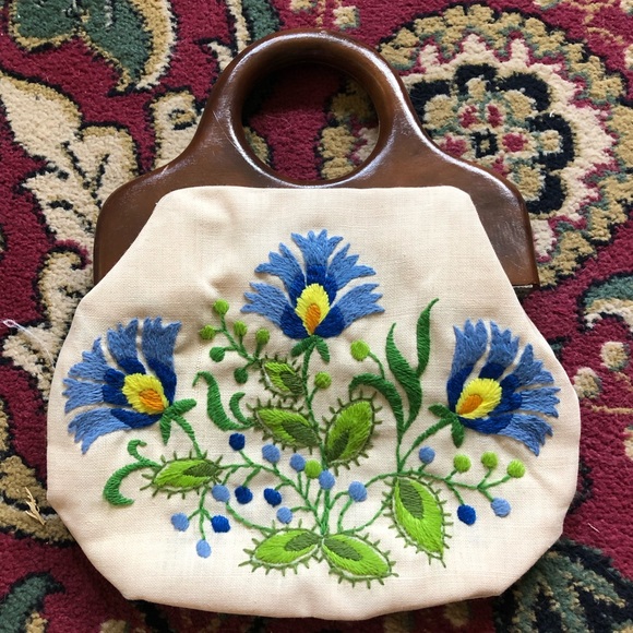Vintage embroidered linen purse - Picture 3 of 5